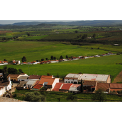 16. Barrios longilíneos y periféricos a los pies del castillo