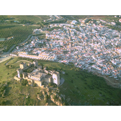 Vista aérea del castillo y Almodóvar del Río