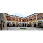Patio de la Casa Palacio de los Condes de Cabra, actualmente Convento-colegio de las RR.MM. Escolapias.