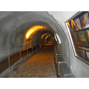 Tunel de acceso a la Cueva del Ángel