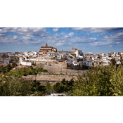 Iglesia de Santa María la Mayor corona el Barrio Alto [Jeronimo Alba / Alamy Stock Photo]