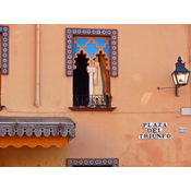 Plaza del Puente. Detalle decorativo de una de las casas