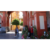 Tienda de flores en el Arco Bajo de la Plaza de la Corredera